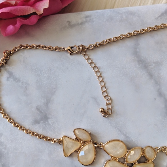 Nwt cream shimmer statement necklace - Picture 3 of 3